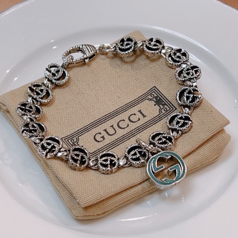G*u*i bracelets
